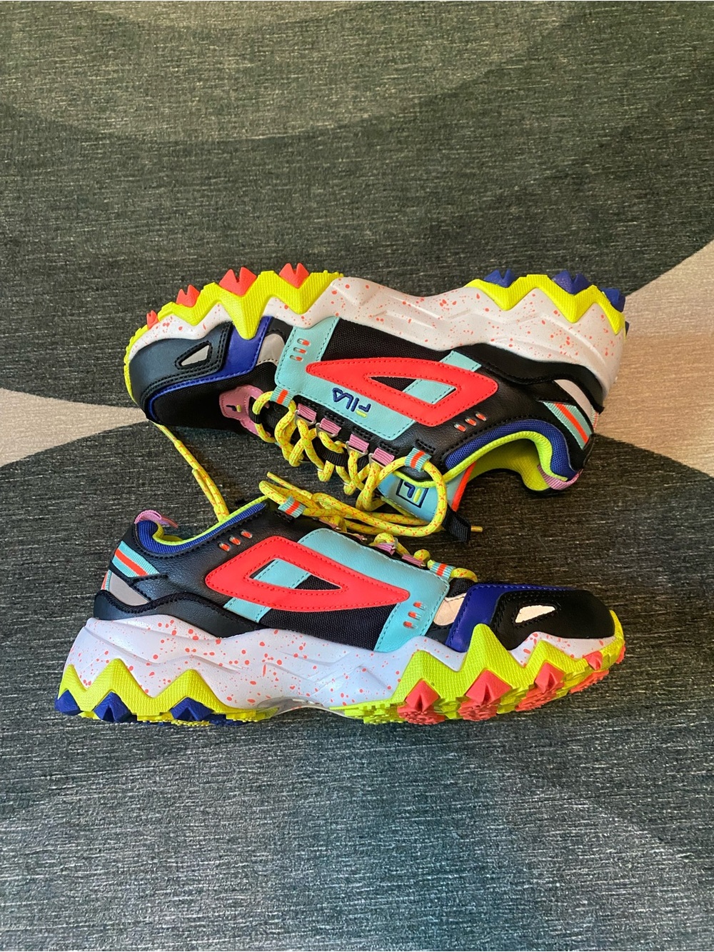 Women’s Fila Oakmont TR Sneakers in Size 8.5